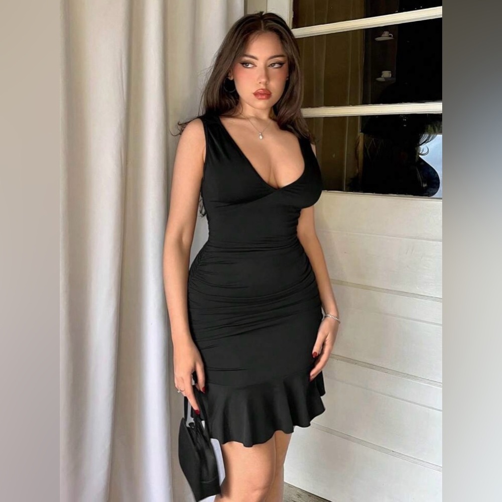 SHEIN Black Plunge Ruched Mini Dress - Picture 5 of 7